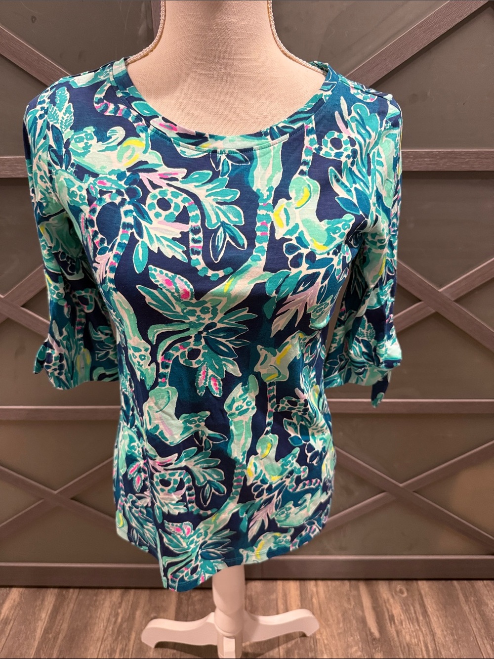 Lilly Pulitzer Preston Top in Tidal Wave In the Details Lemurs print Pima Cotton